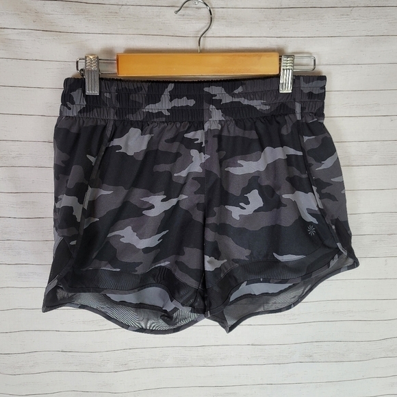 ATHLETA PRINTED MESH RACER RUN SHORTS 4 INCH IN GRAY CAMO, SZ SMALL - Picture 1 of 9